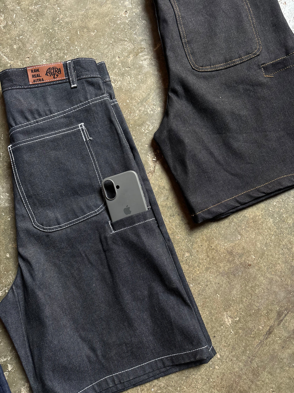RAW DENIM - BAGGY JORTS