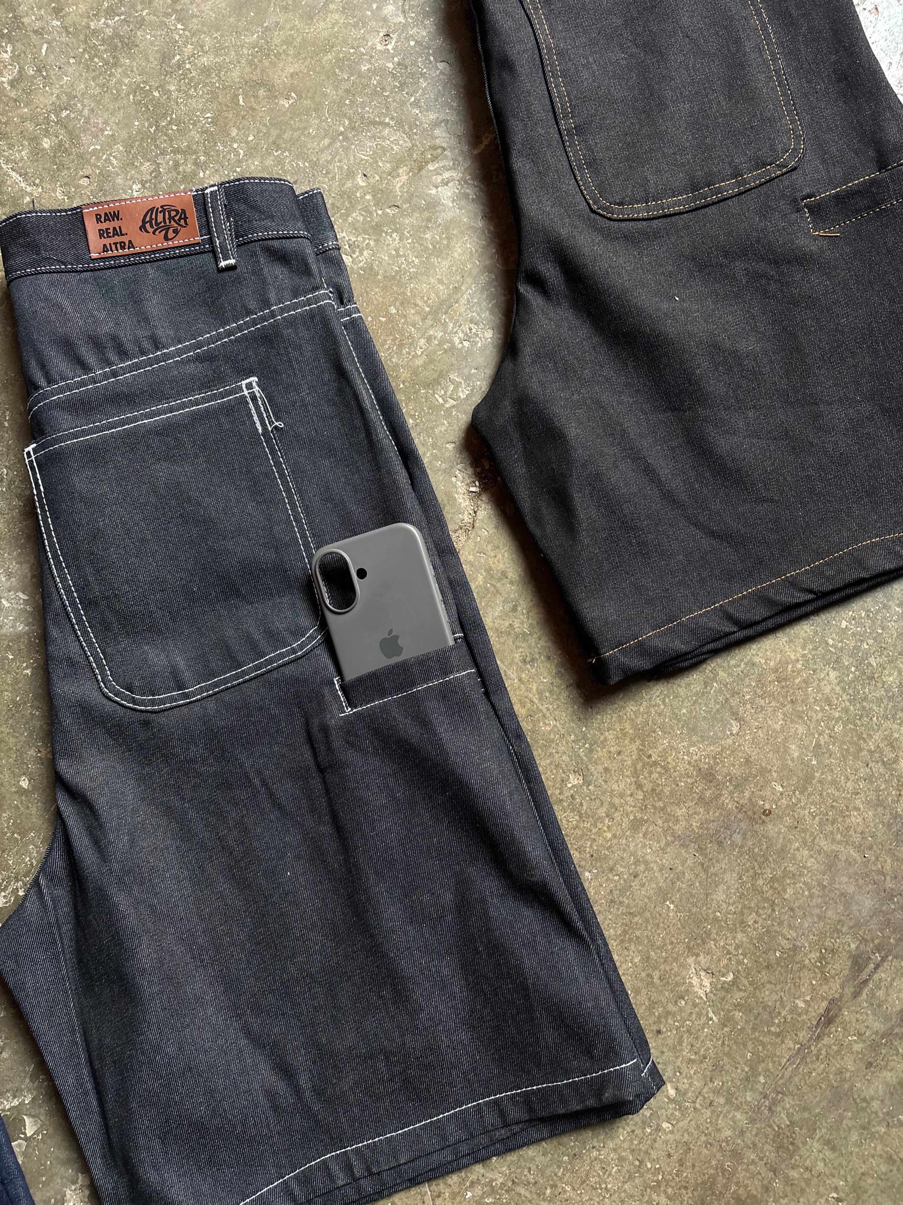 RAW DENIM - BAGGY JORTS